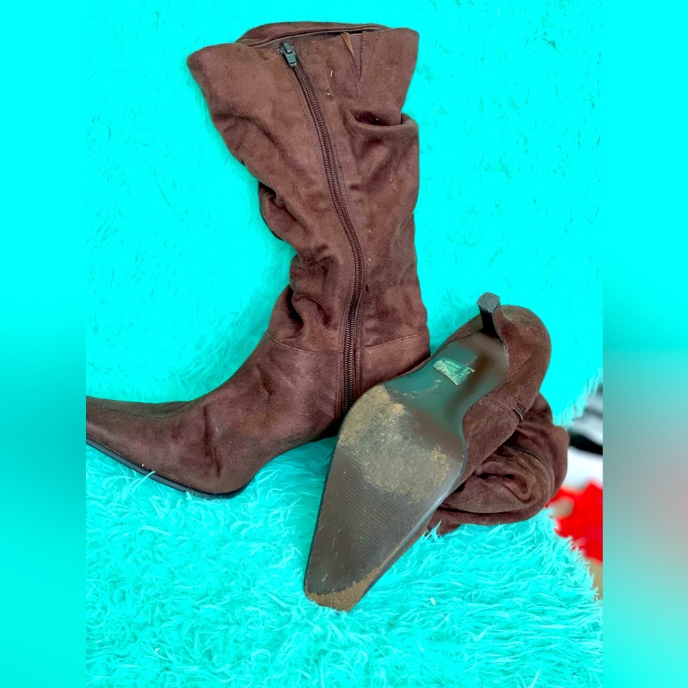 Slouchy suede boot